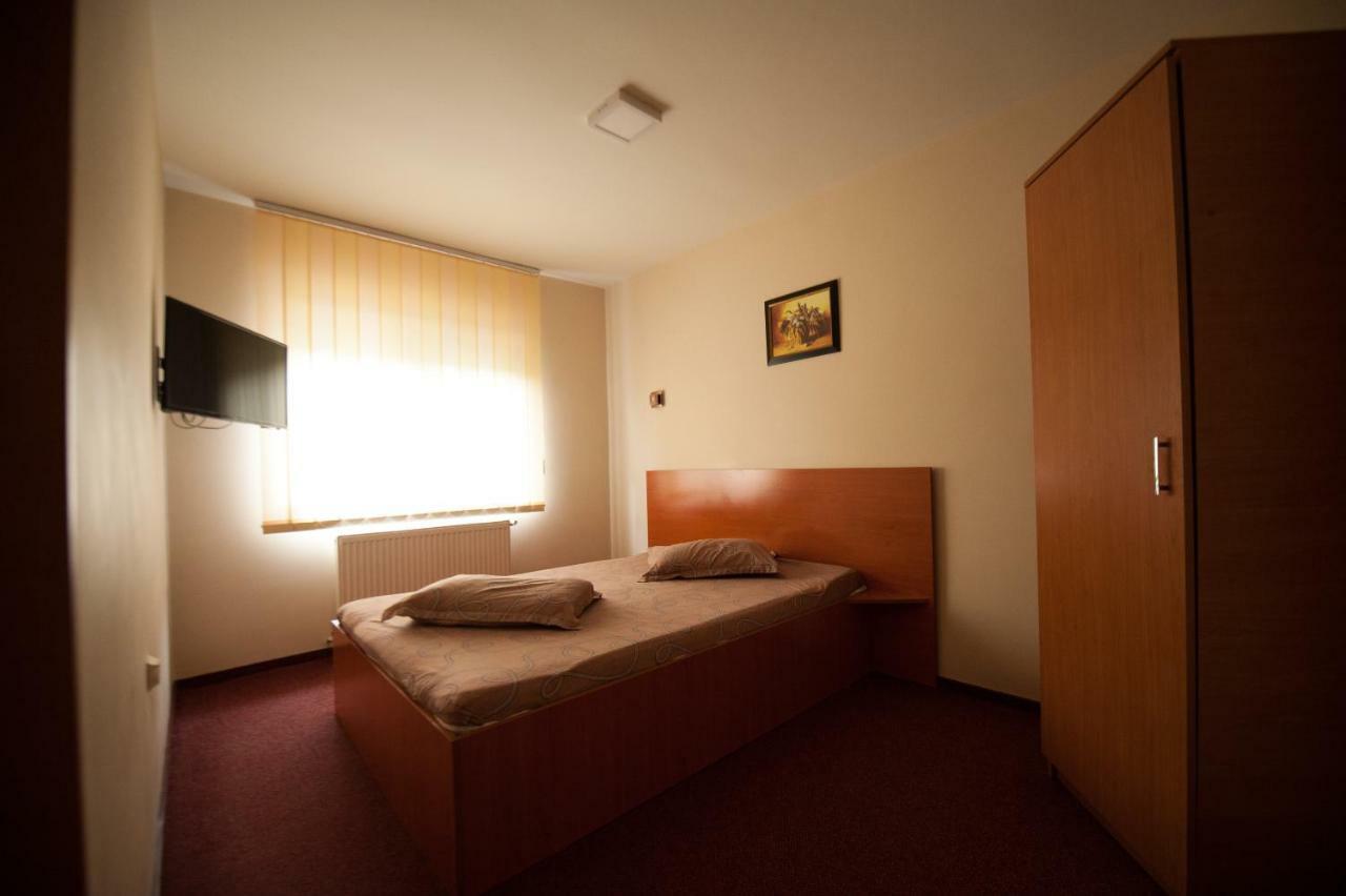 Pension Florica Pitesti Exterior photo